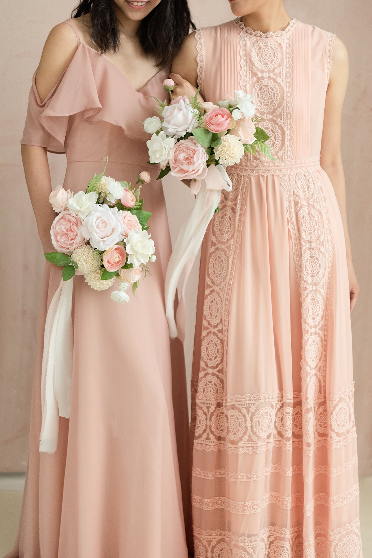 Free-Form Bridesmaid Bouquets in Blush & Cream – Ling's Moment