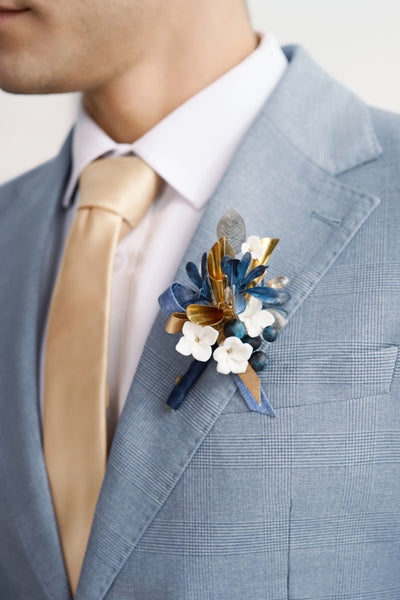 Boutonnieres in Stately Navy & Gold