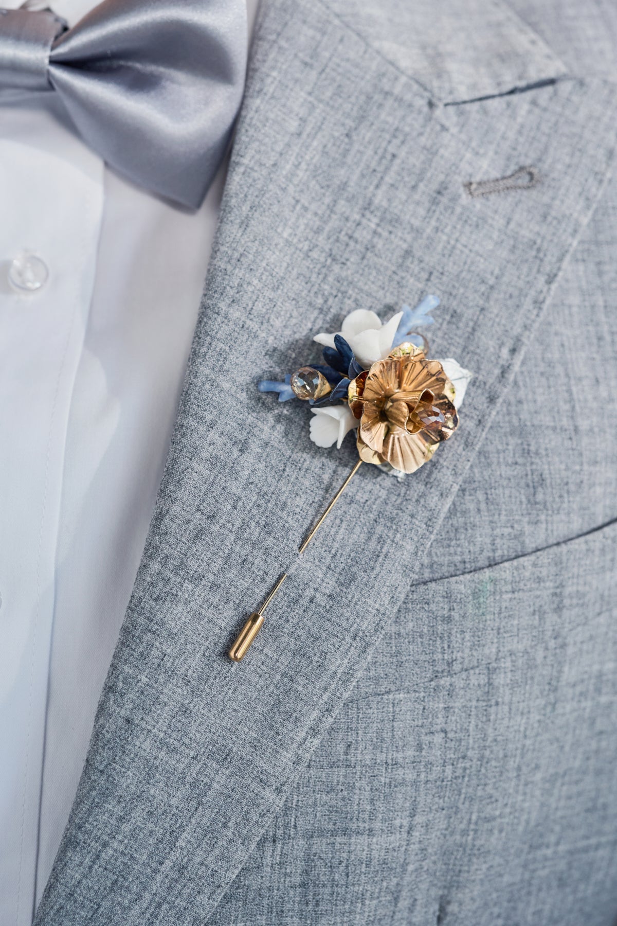 Boutonnieres in Stately Navy & Gold