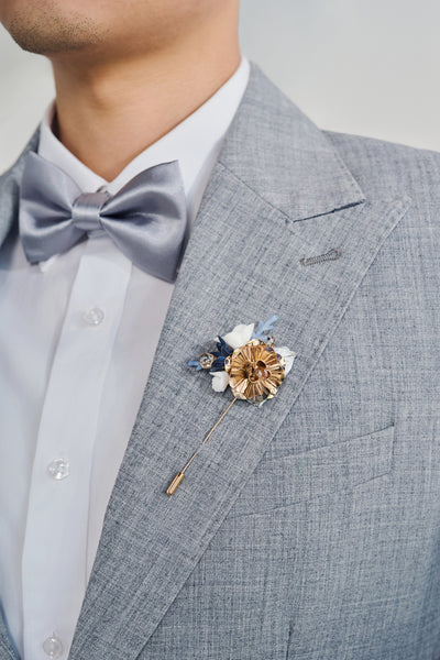 Boutonnieres in Stately Navy & Gold