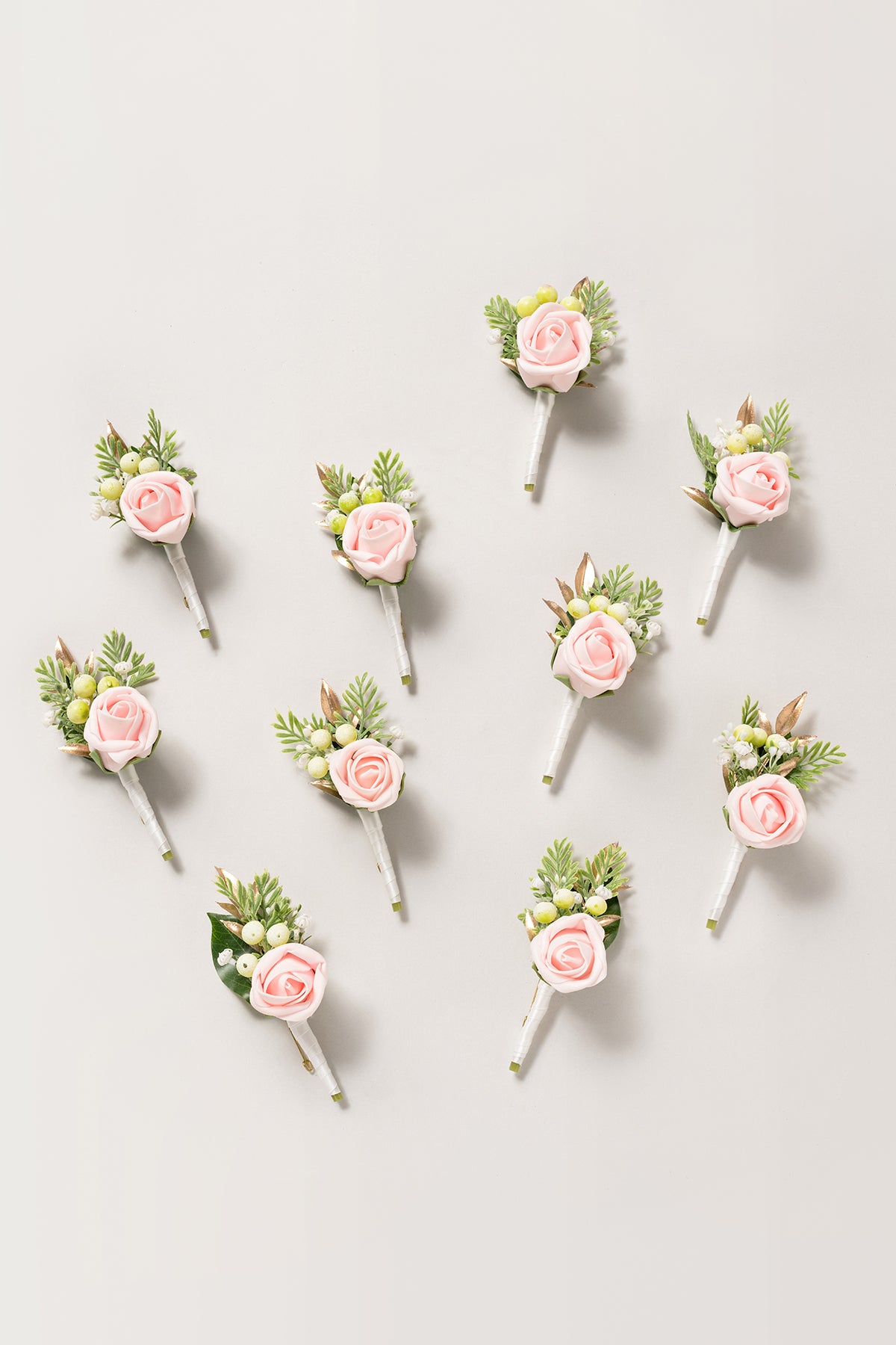 Boutonnieres for Guests in Blush & Cream