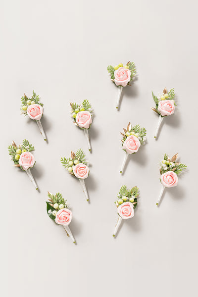 Boutonnieres for Guests in Blush & Cream