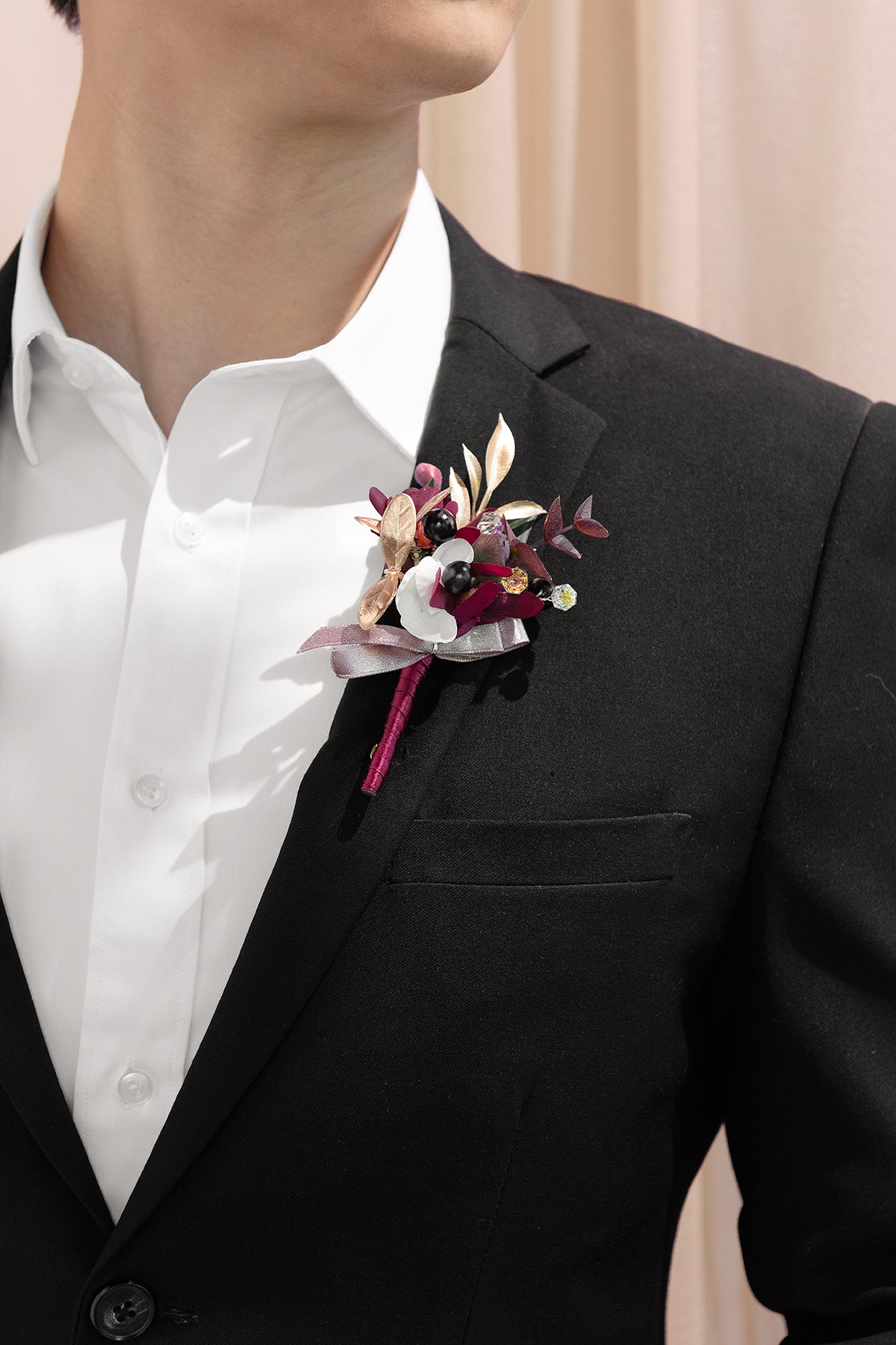 Boutonnieres for Guests in Romantic Marsala