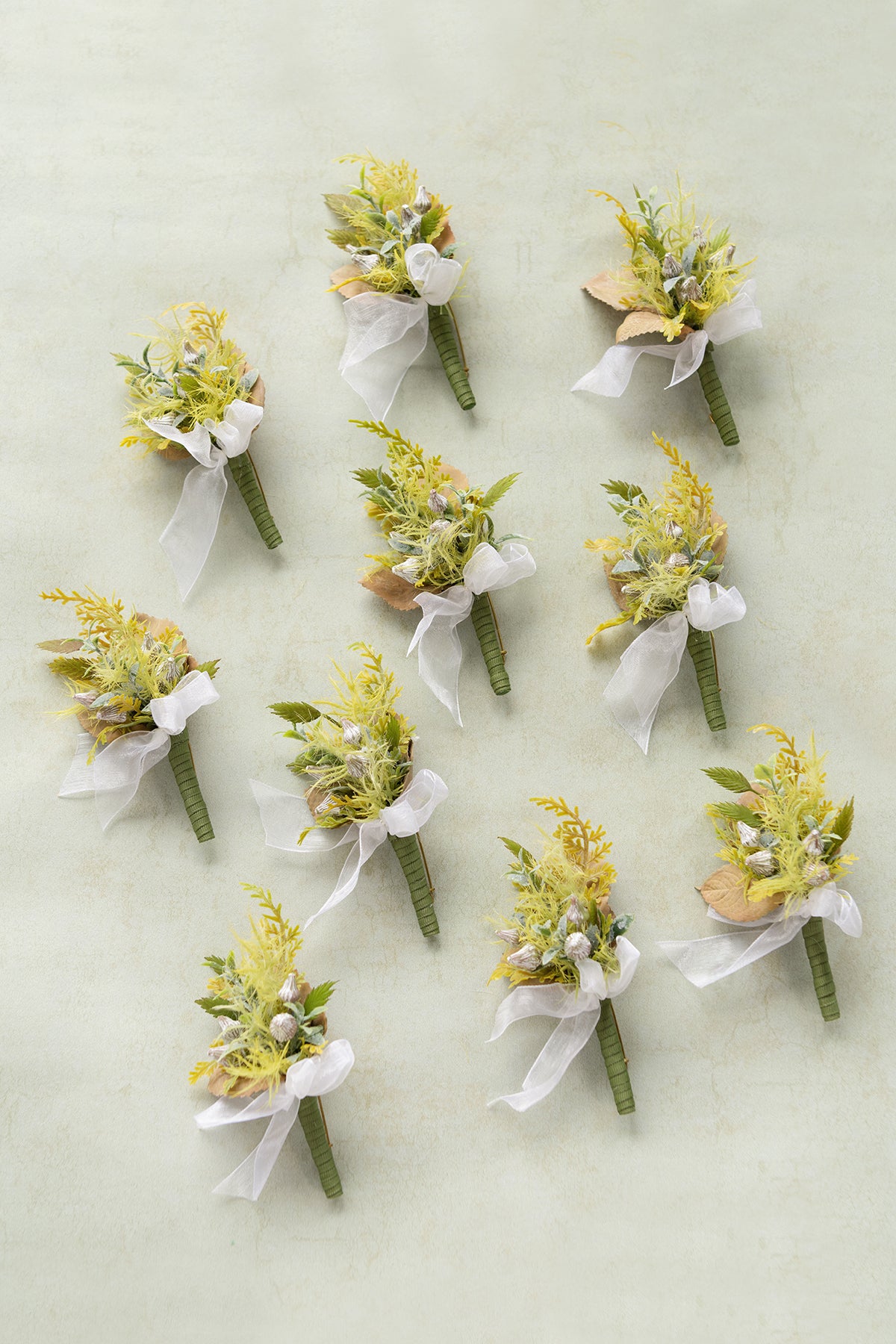 Boutonnieres for Guests in Emerald & Tawny Beige