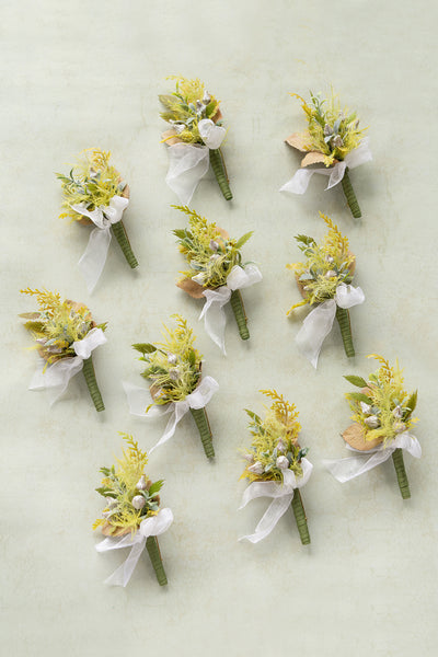 Boutonnieres for Guests in Emerald & Tawny Beige