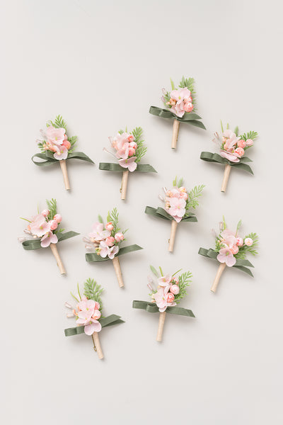 Boutonnieres for Guests in Garden Blush