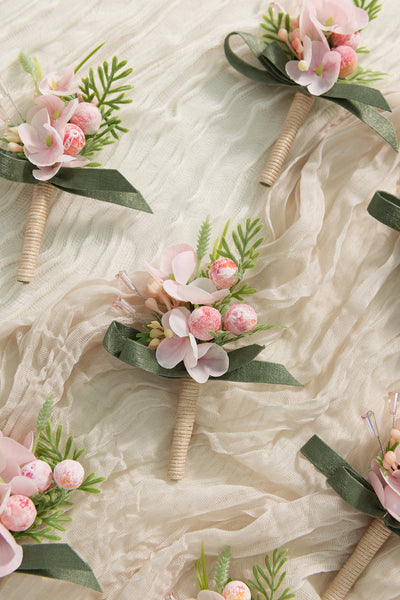 Boutonnieres for Guests in Garden Blush