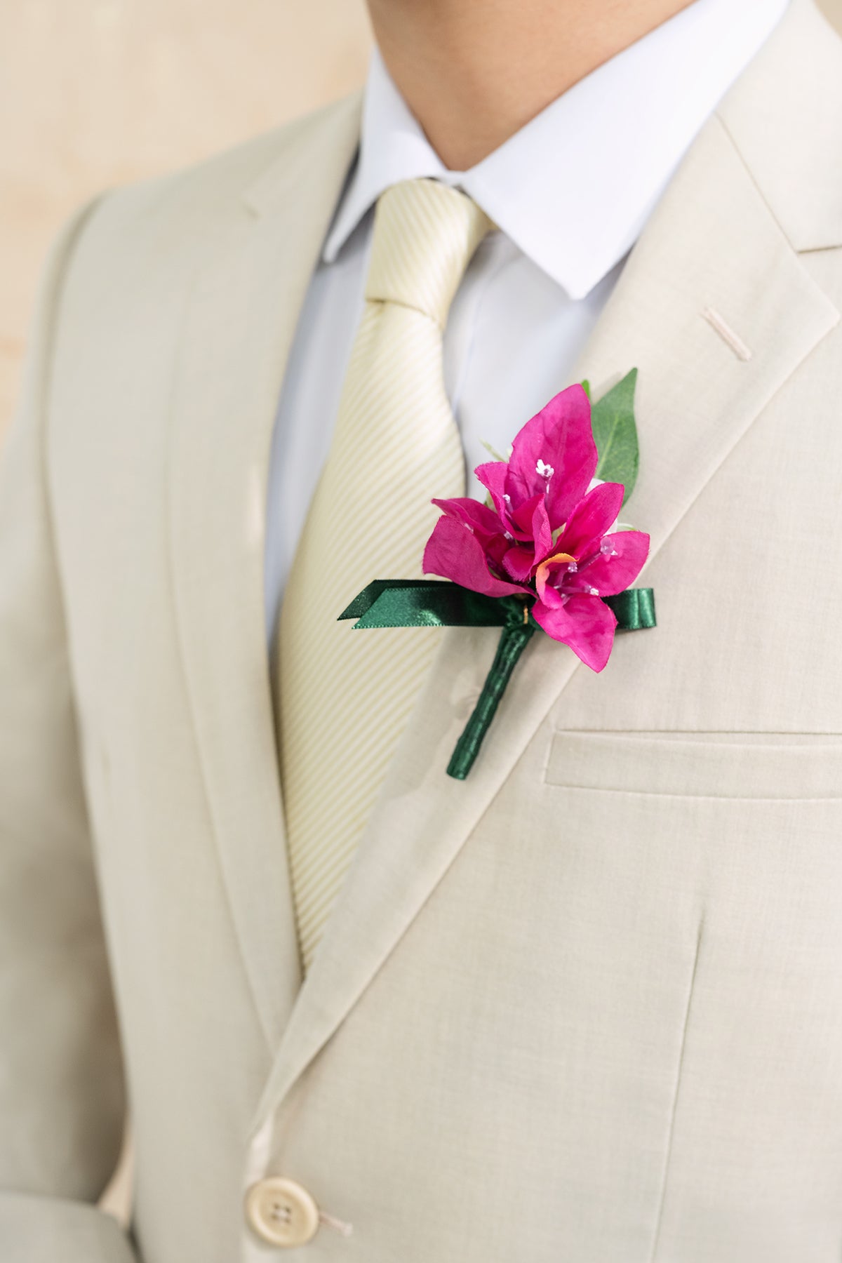 Boutonnieres for Guests in Blush & Cream