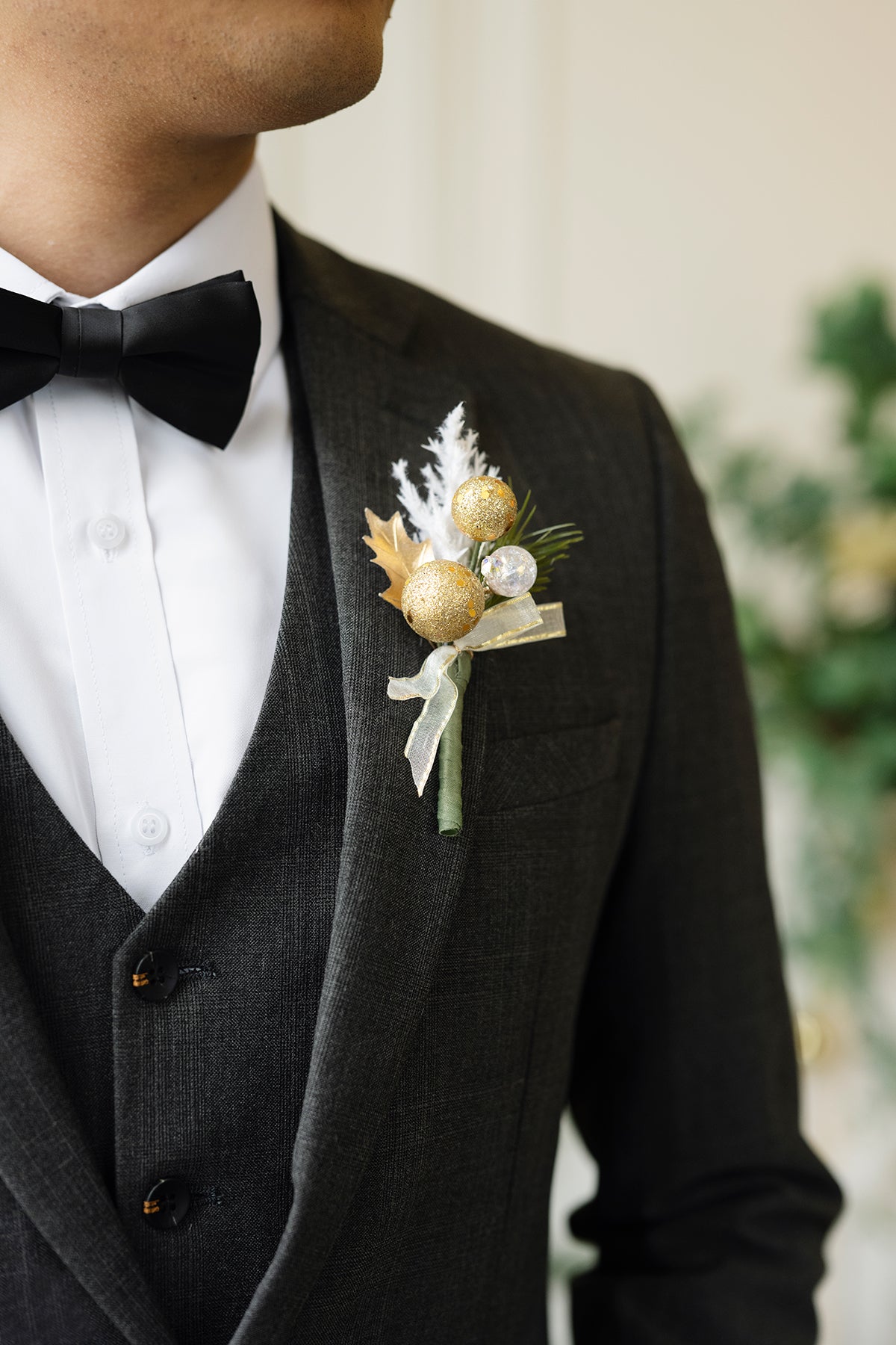 Flash Sale | Boutonnieres for Guests in Champagne Christmas | Clearance